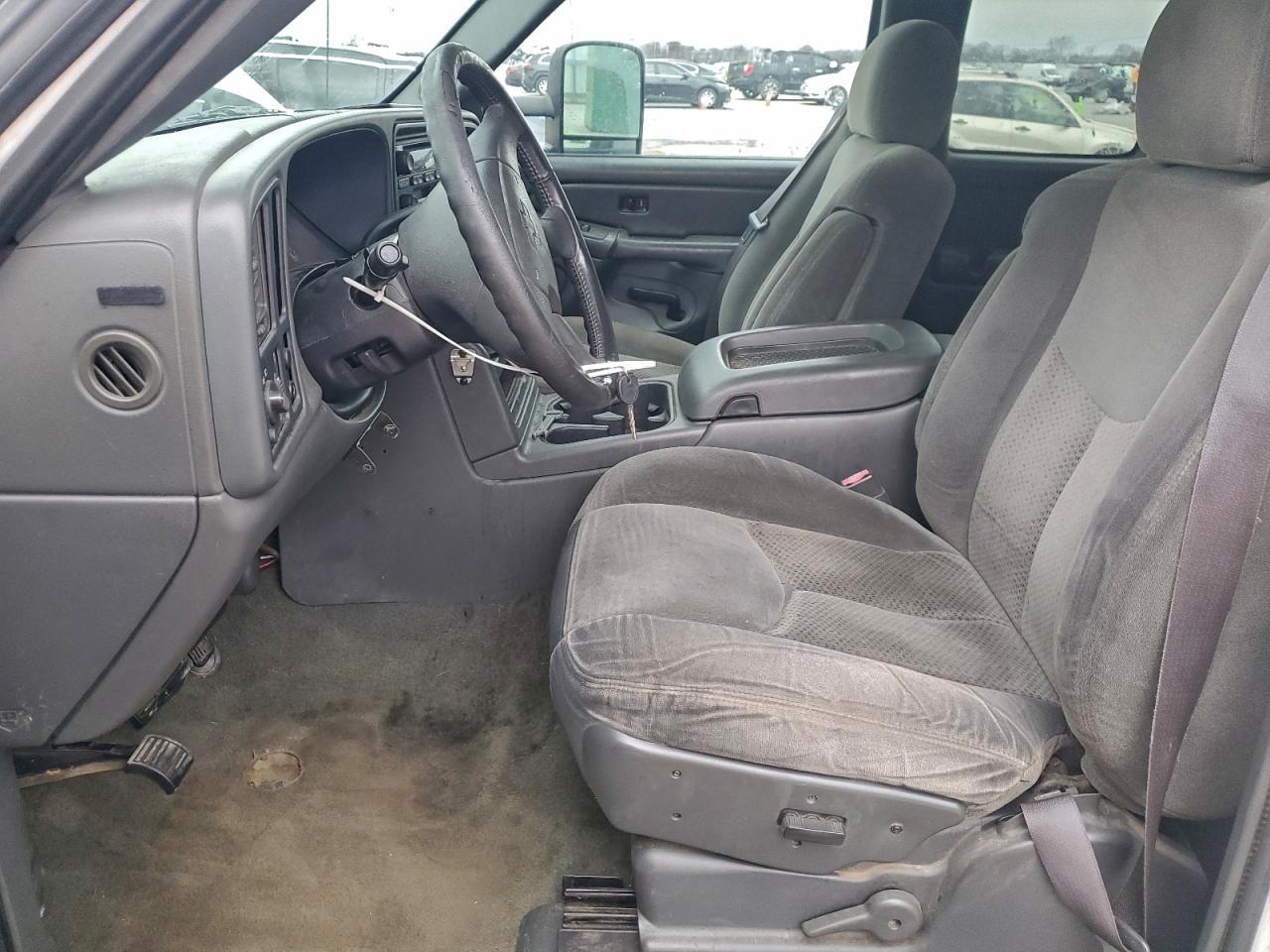 2004 Chevrolet Silverado C2500 Heavy Duty - Image 7