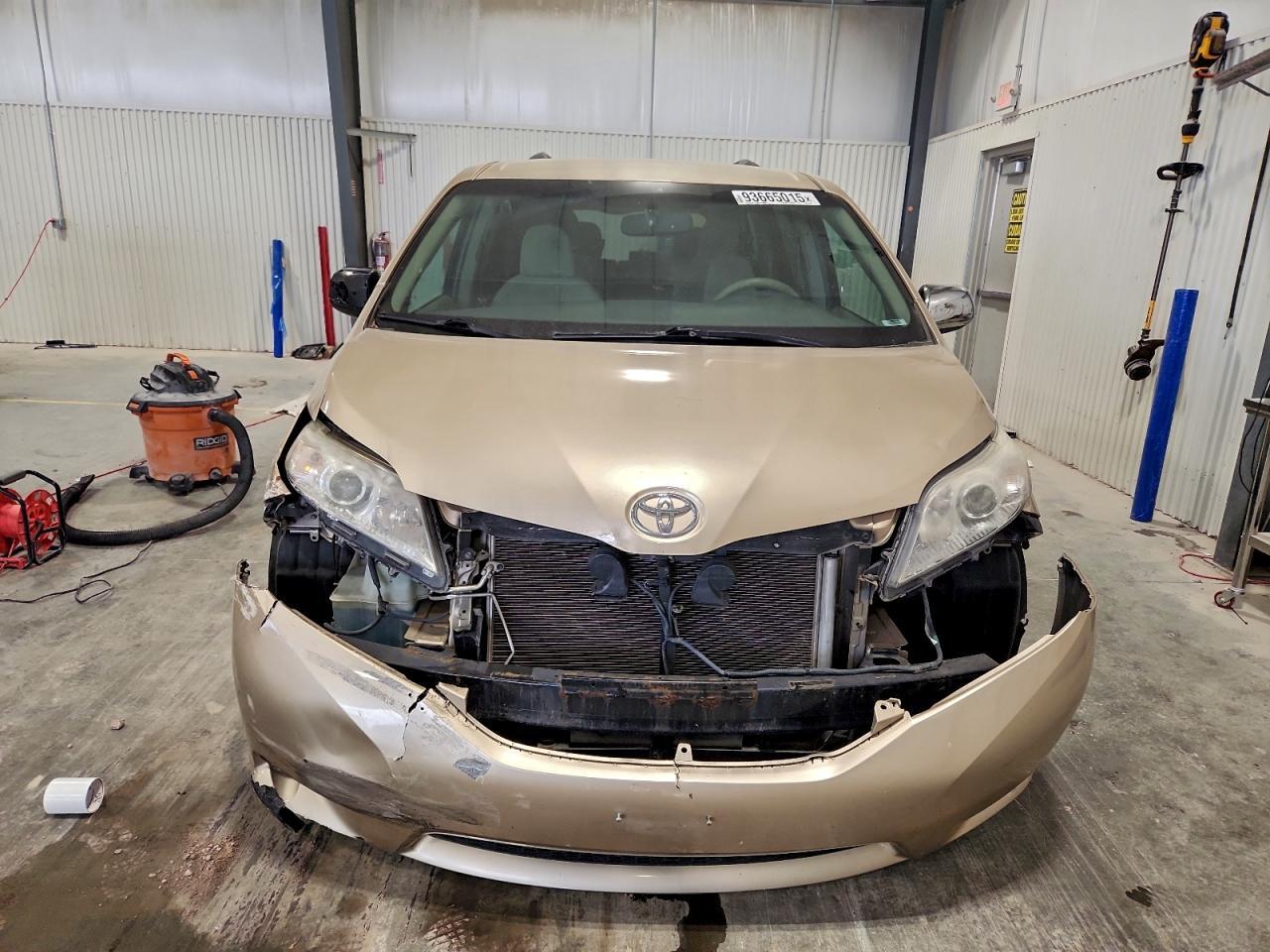 2014 Toyota Sienna Le - Фото 5