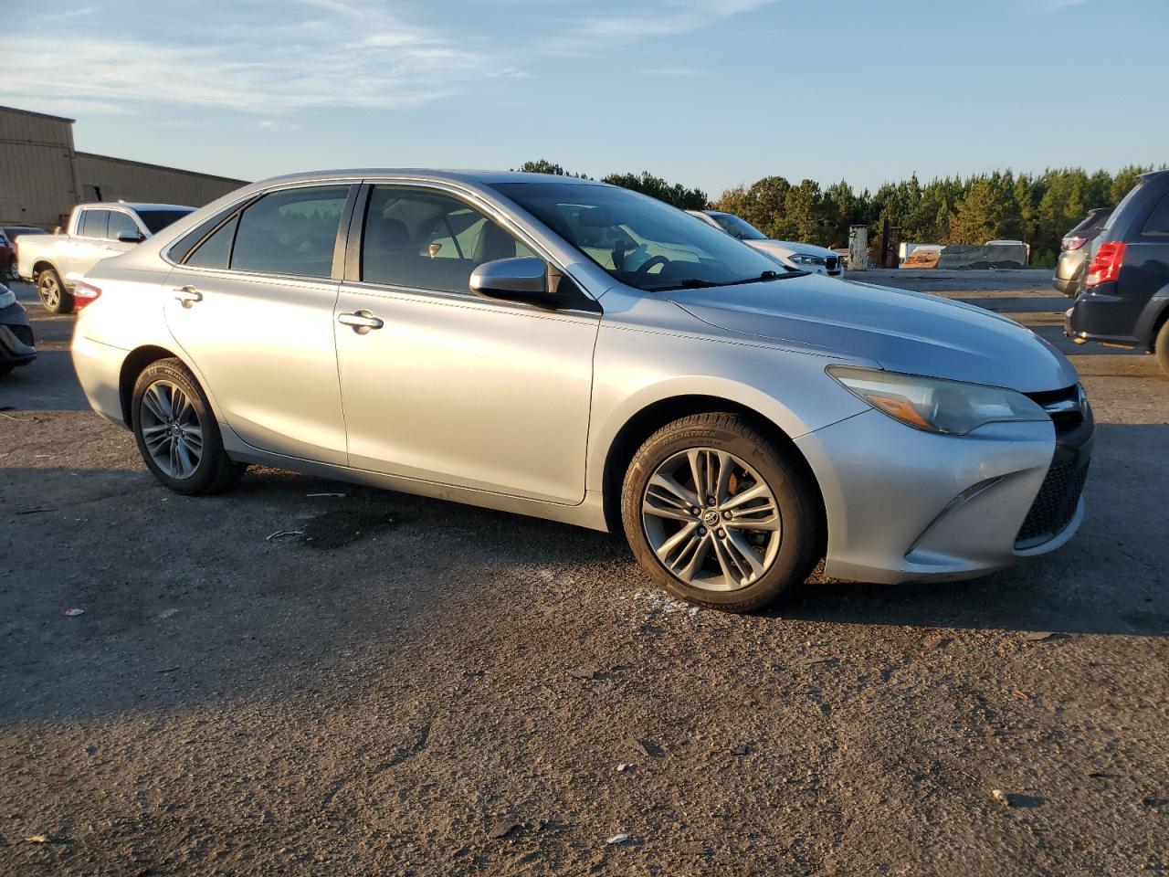 2016 Toyota Camry Le - Фото 4