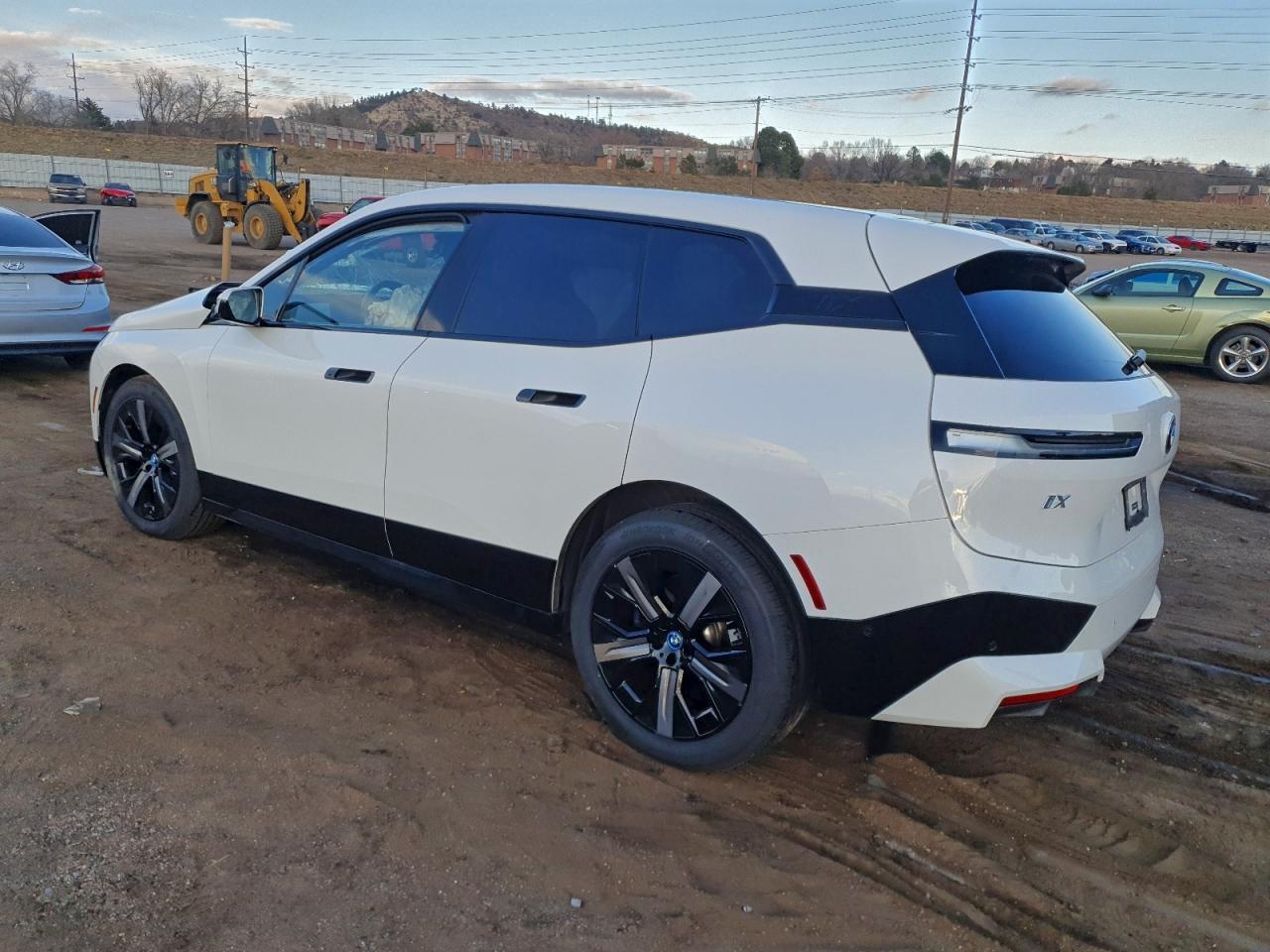 2024 BMW Ix xDrive50 - Фото 2