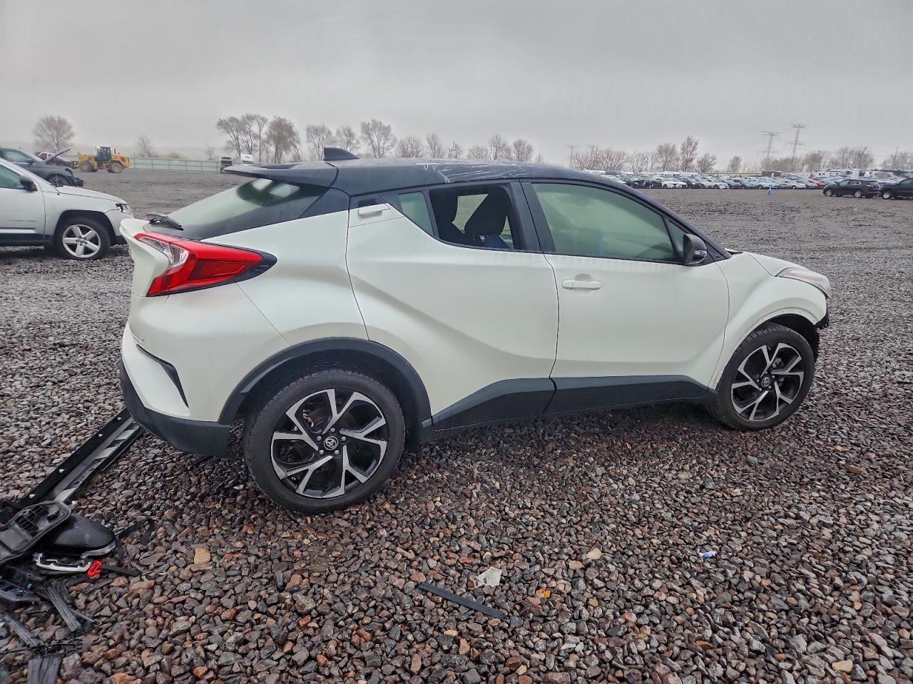 2020 Toyota C-Hr Xle - Image 3