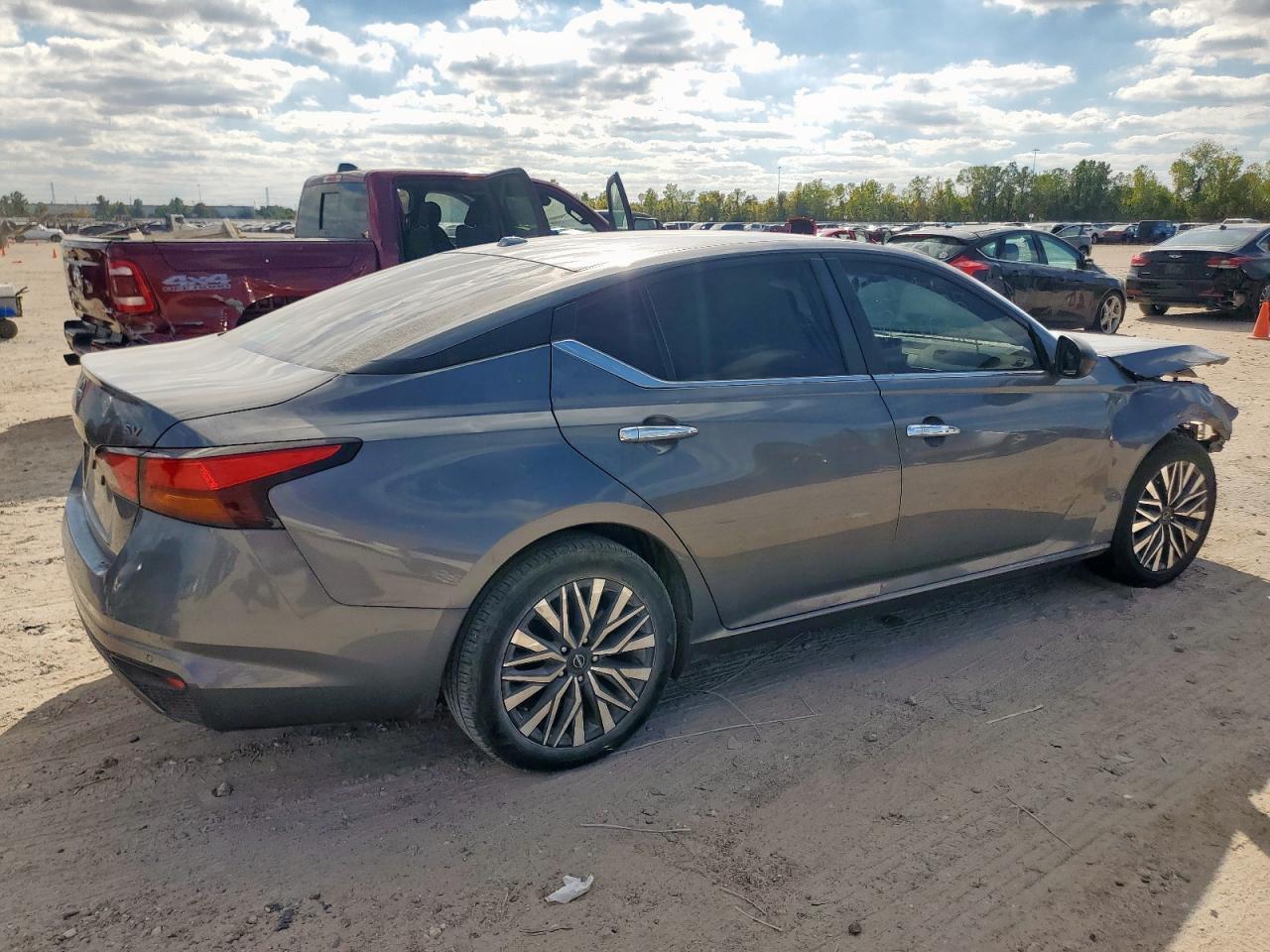 2024 Nissan Altima Sv - Image 3