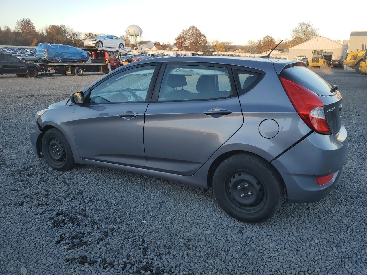 2017 Hyundai Accent Se - Image 2