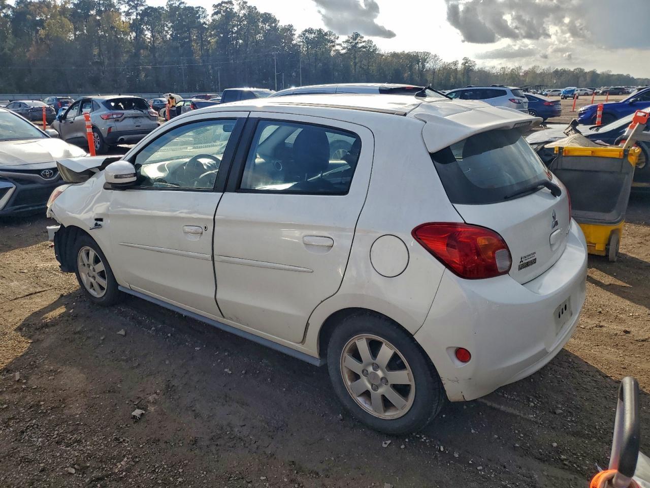 2015 Mitsubishi Mirage Es - Image 2