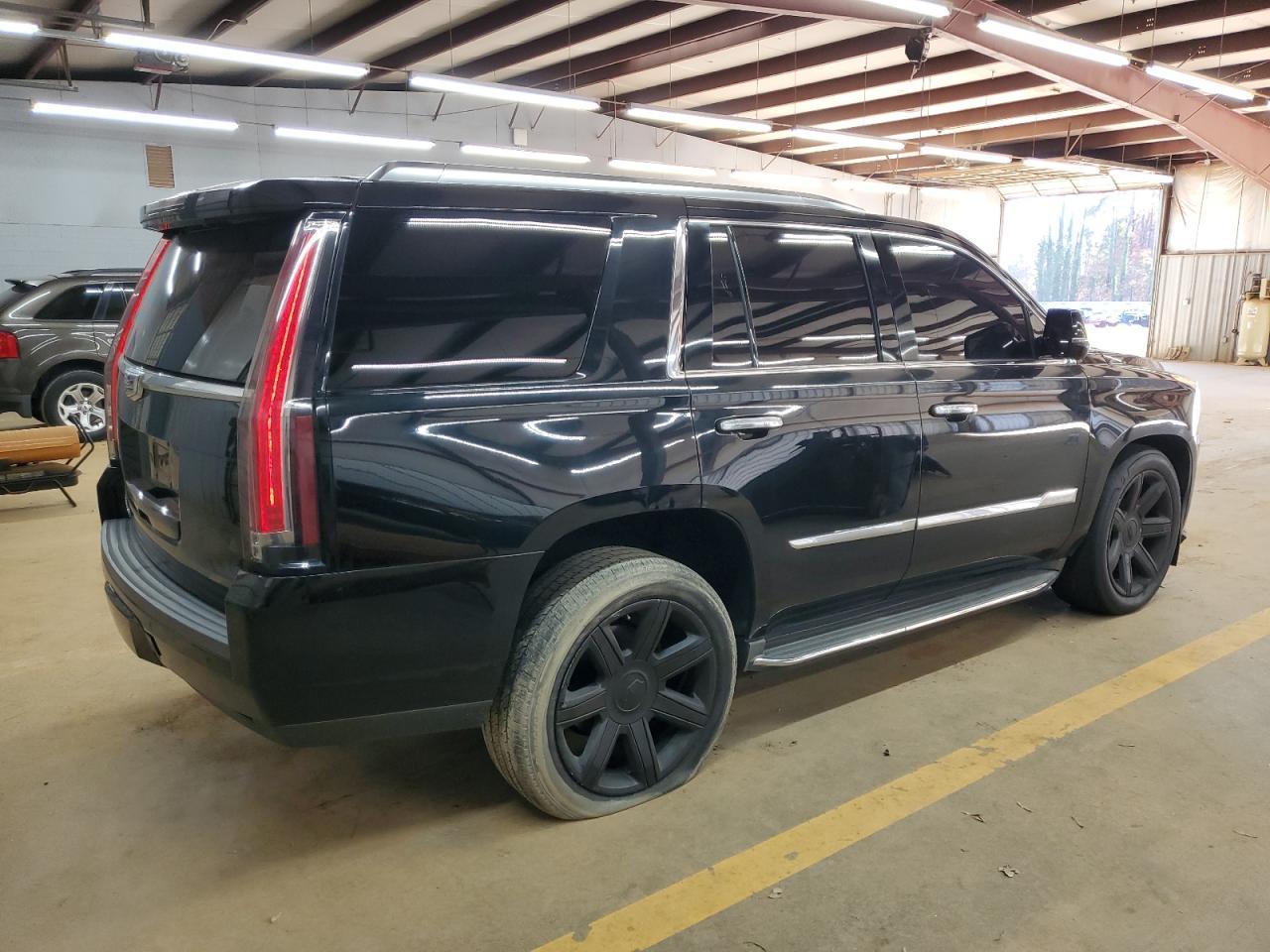 2015 Cadillac Escalade Luxury - Image 3