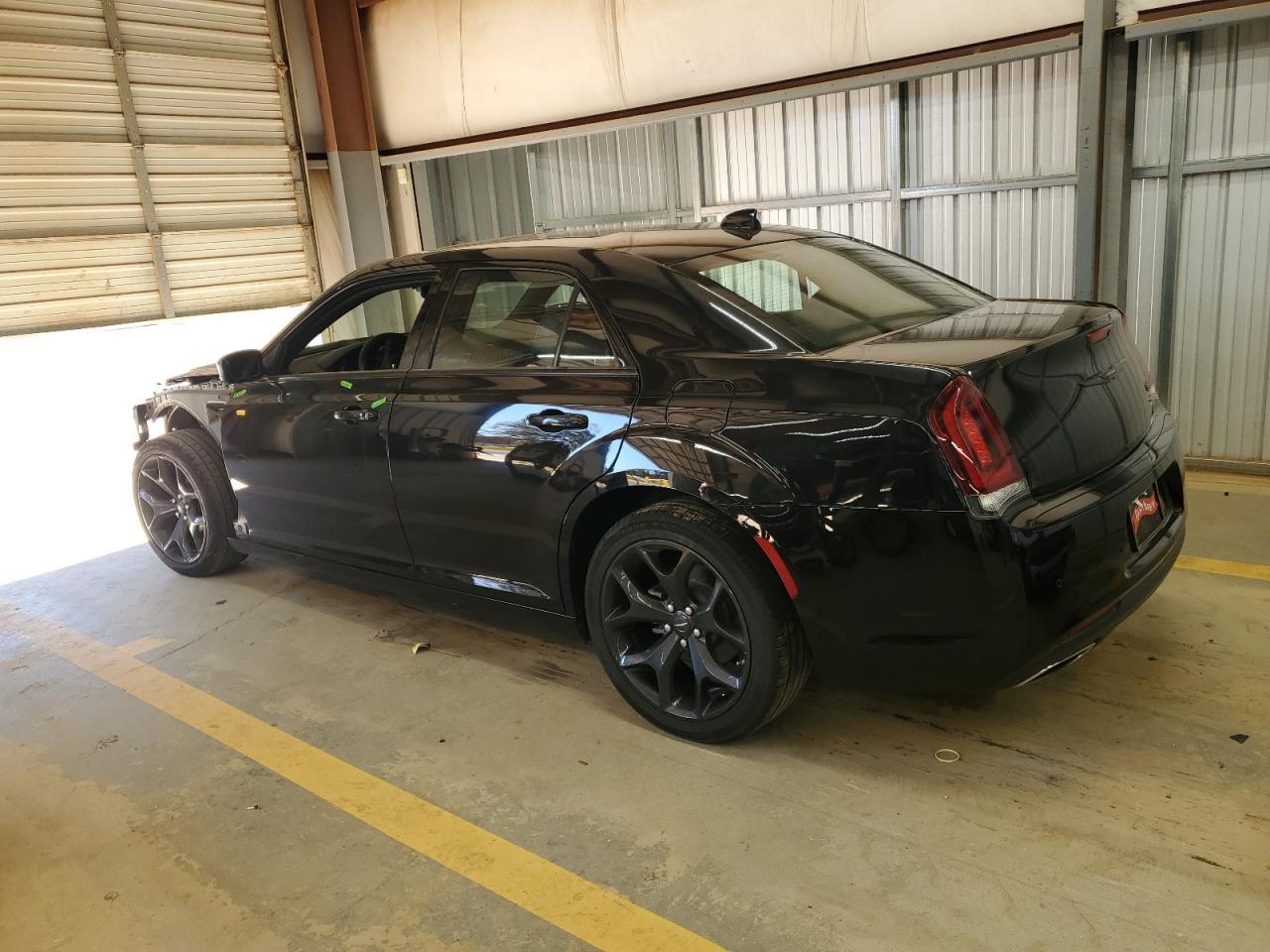 2023 Chrysler 300 S - Фото 2