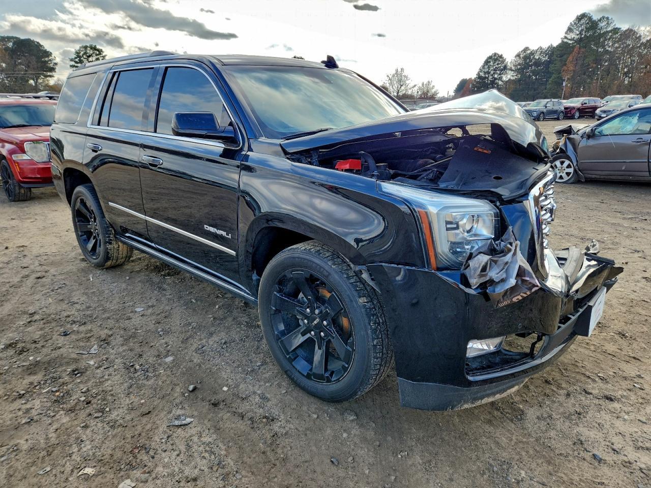 2019 GMC Yukon Denali - Фото 4