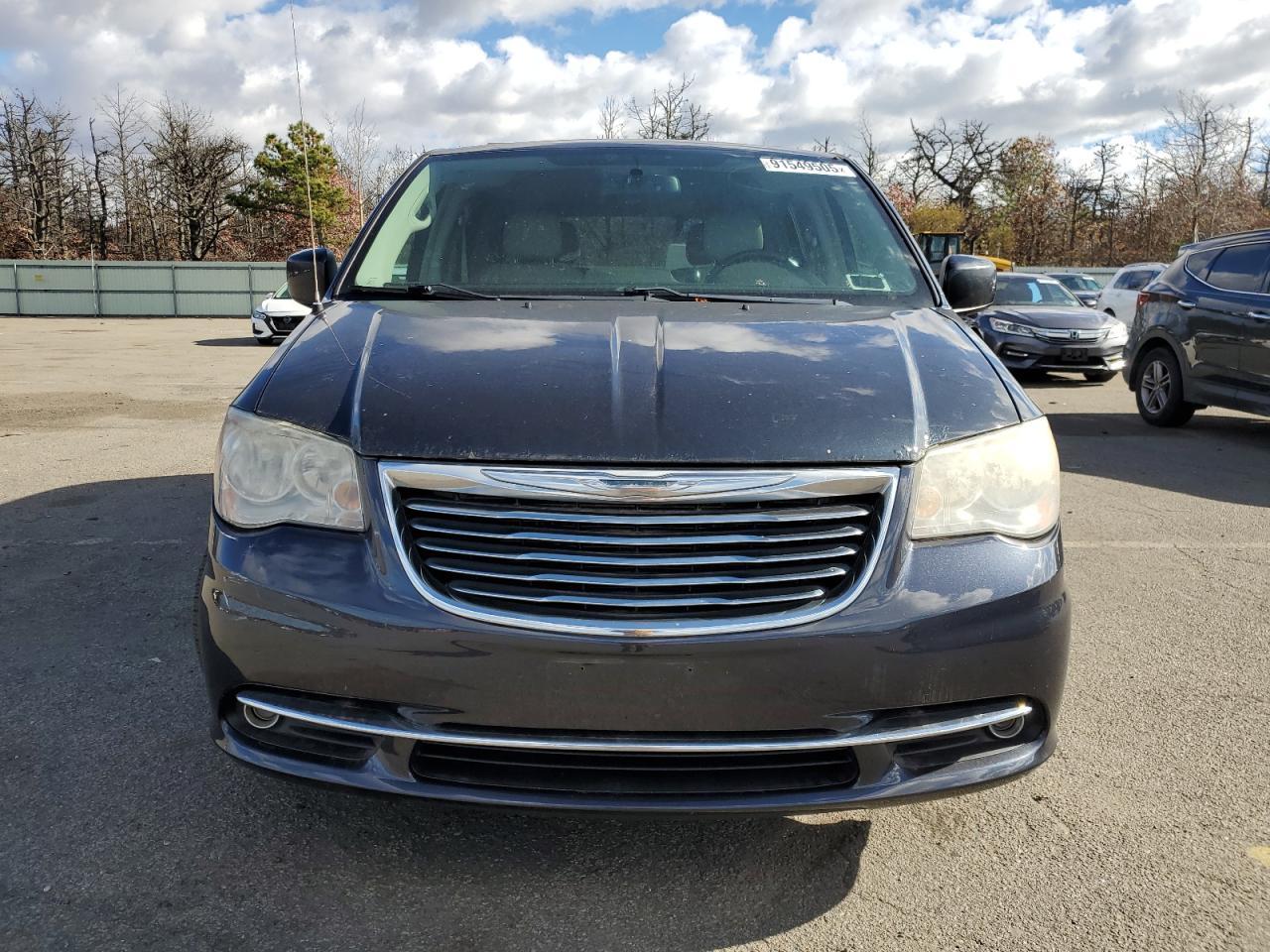 2013 Chrysler Town And C - Фото 5