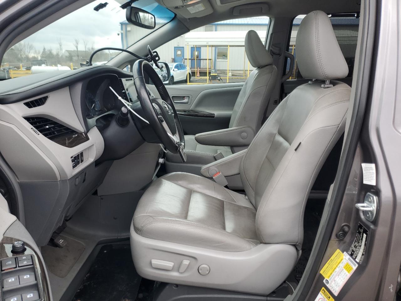 2017 Toyota Sienna Mini Pass Van - Фото 7