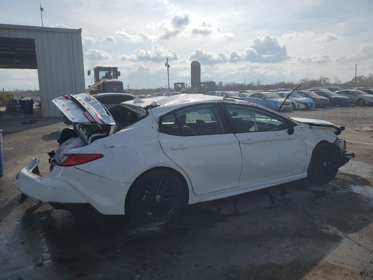 2025 Toyota Camry Se - Фото 3