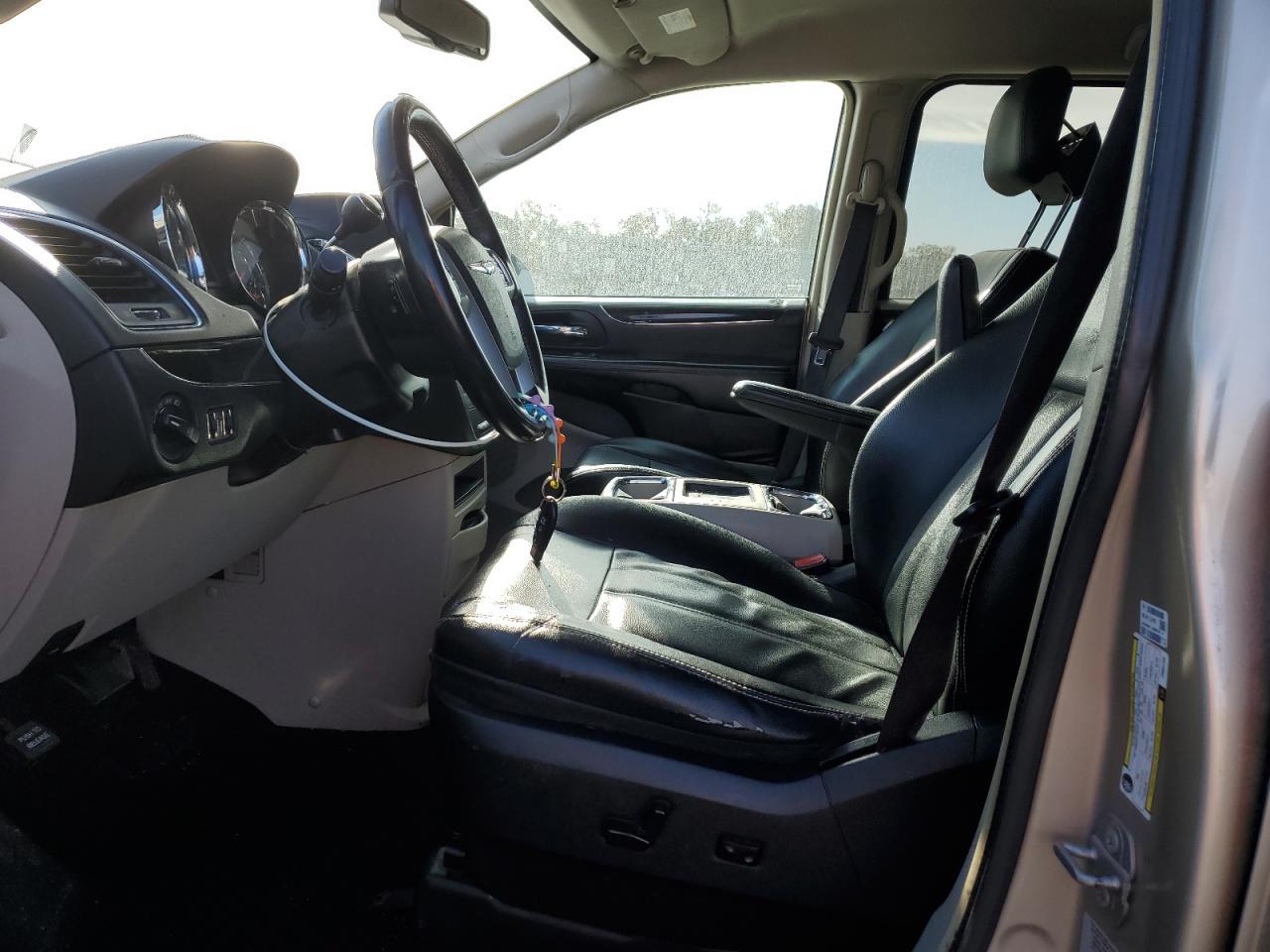 2015 Chrysler Town & Country Touring - Фото 7