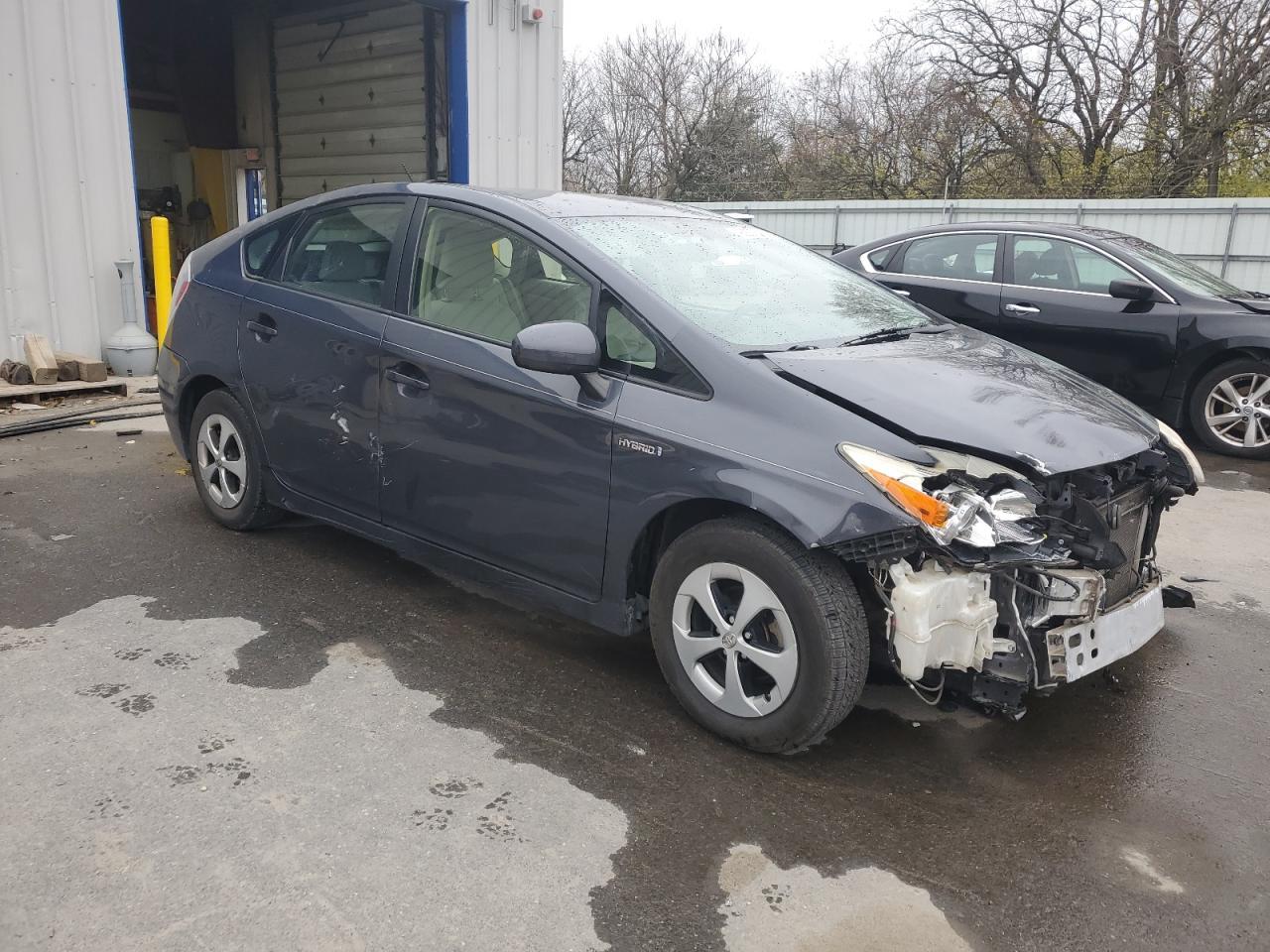 2012 Toyota Prius Three - Image 4