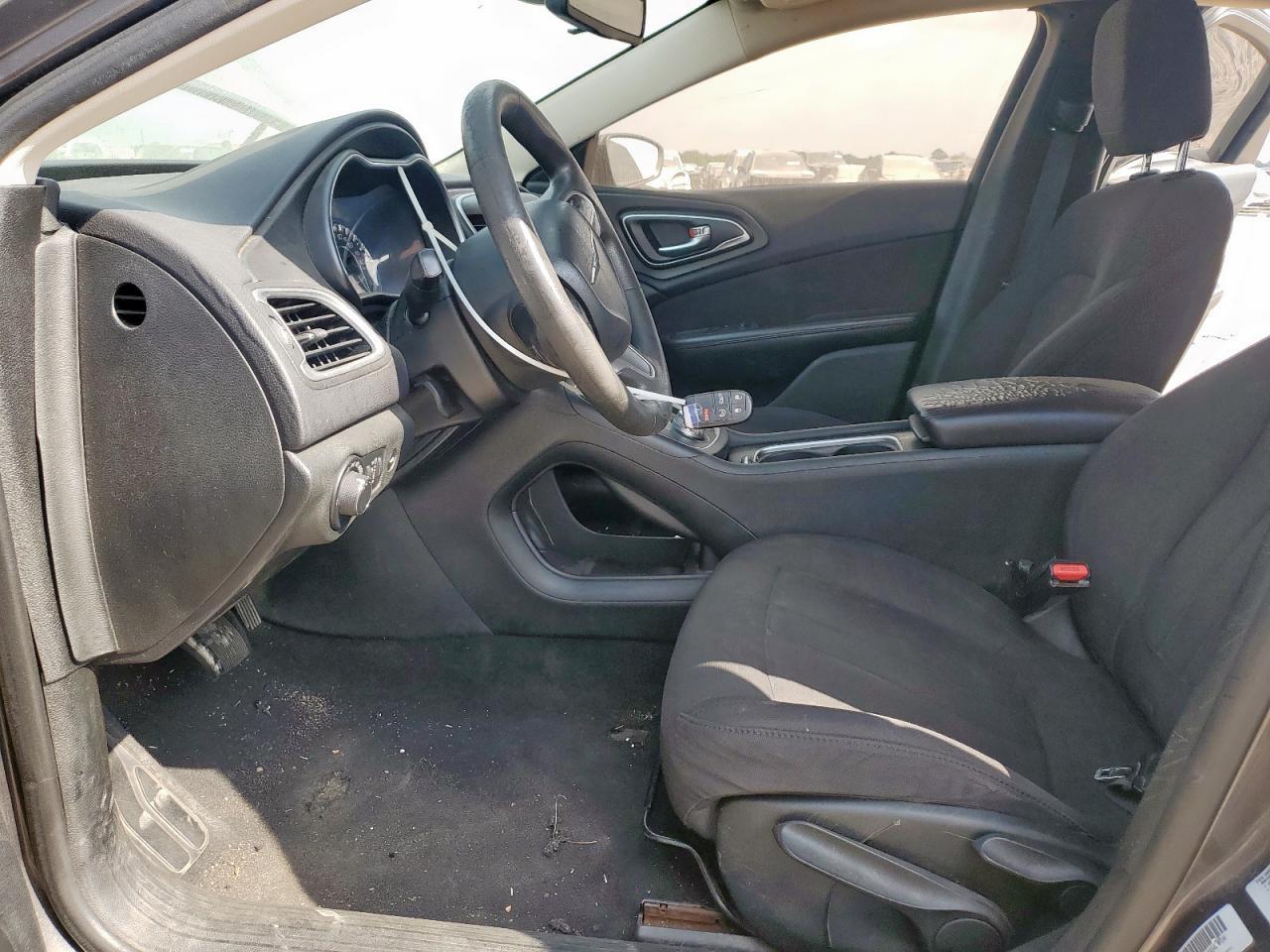 2015 Chrysler 200 Limited - Фото 7