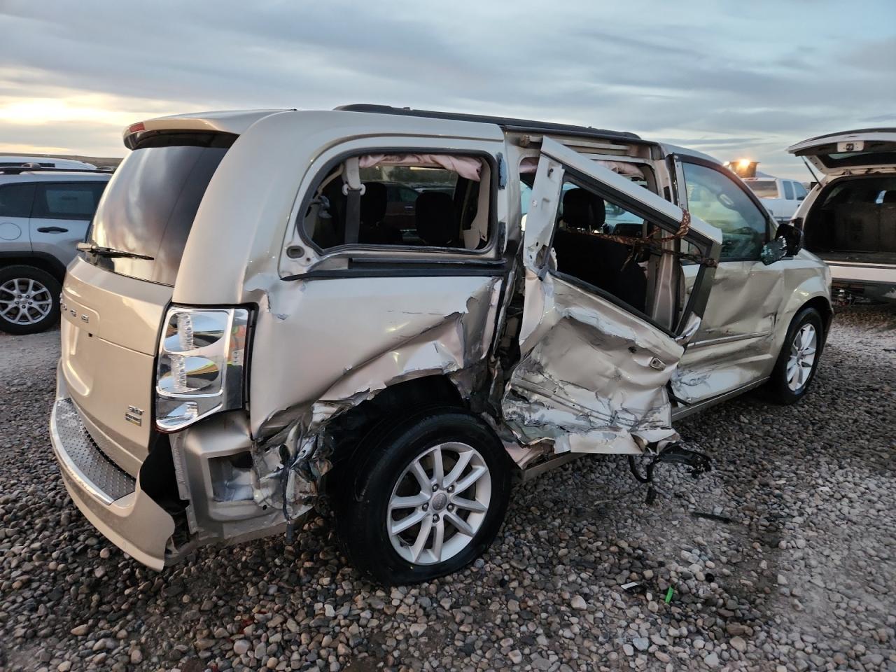 2014 Dodge Grand Caravan Sxt - Image 3