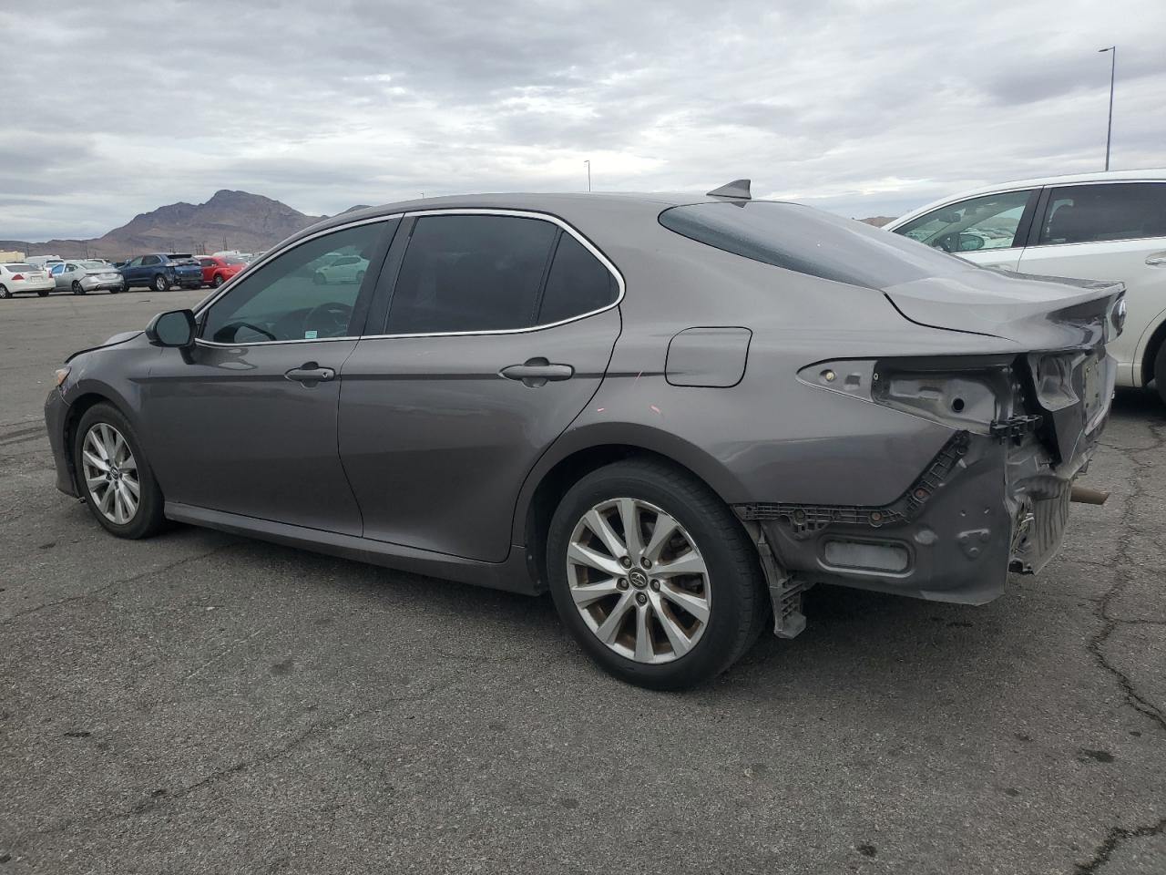 2019 Toyota Camry L - Фото 2