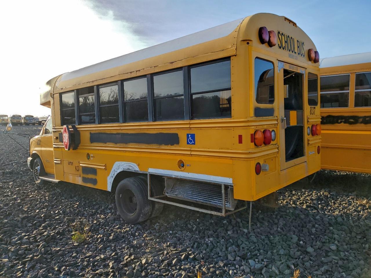 2011 Chevrolet Express G4 - School Bus - Фото 3