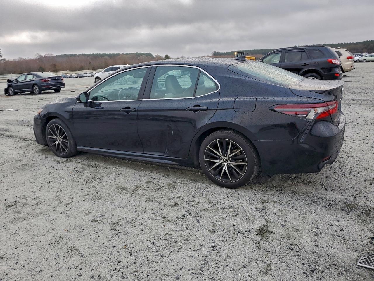 2022 Toyota Camry Se - Фото 2