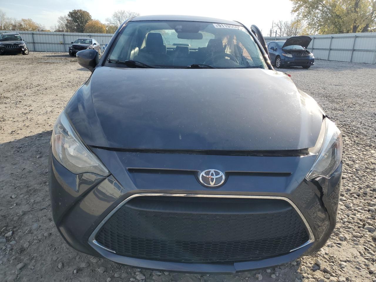 2019 Toyota Yaris L - Image 5