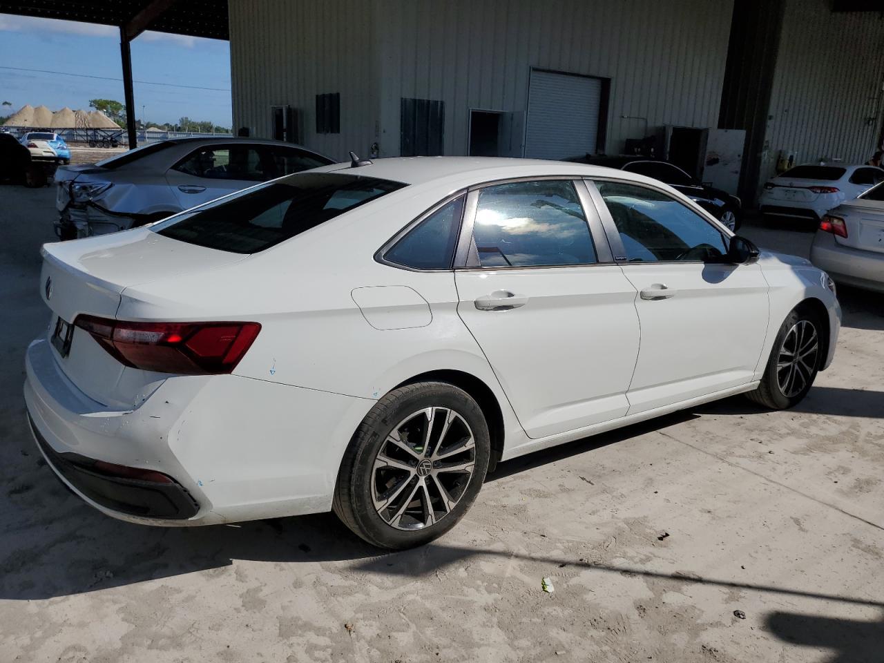 2023 Volkswagen Jetta Sport - Фото 3