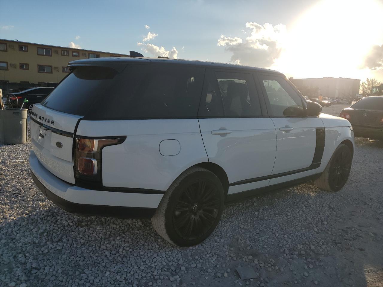 2018 Land Rover Range Rover Supercharged - Image 3