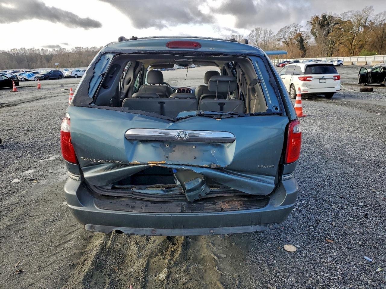 2005 Chrysler Town & Country Limited - Фото 6
