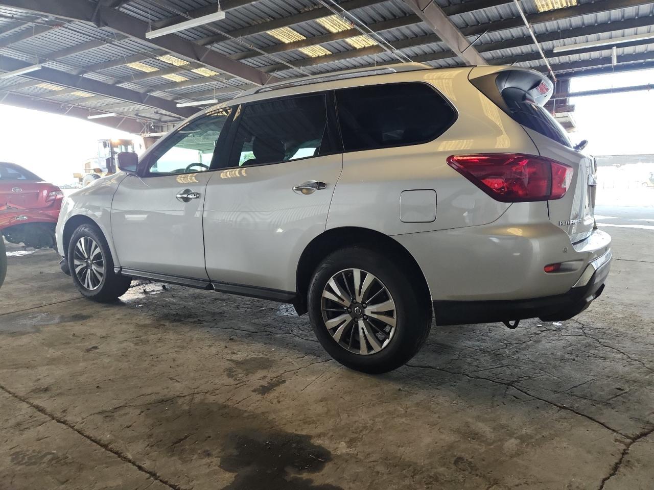 2018 Nissan Pathfinder S - Фото 2