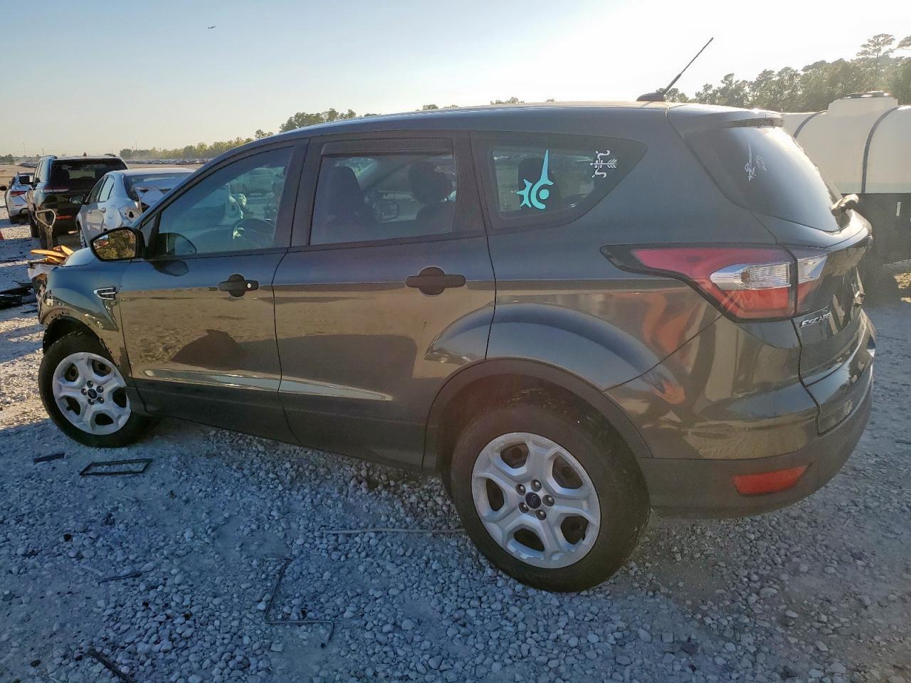 2017 Ford Escape S - Фото 2