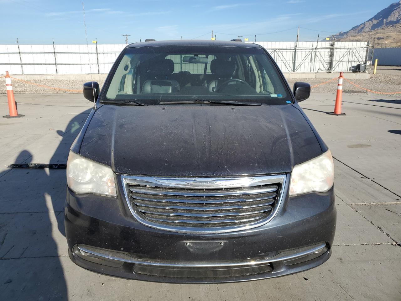 2014 Chrysler Town & Country Touring L - Image 5