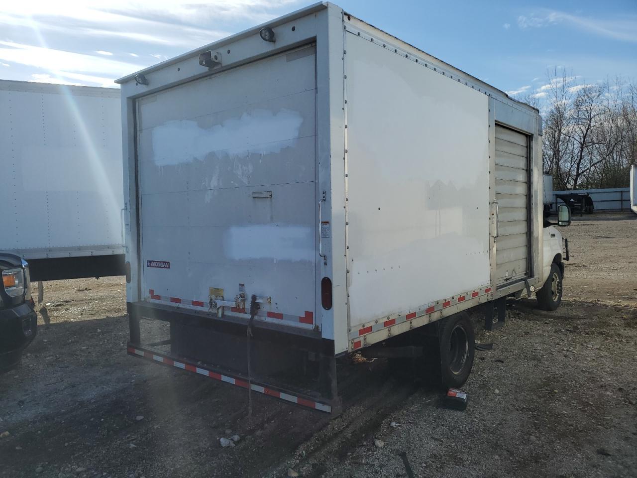 2021 Ford Econoline E350 Super Duty Cutaway Van - Image 3