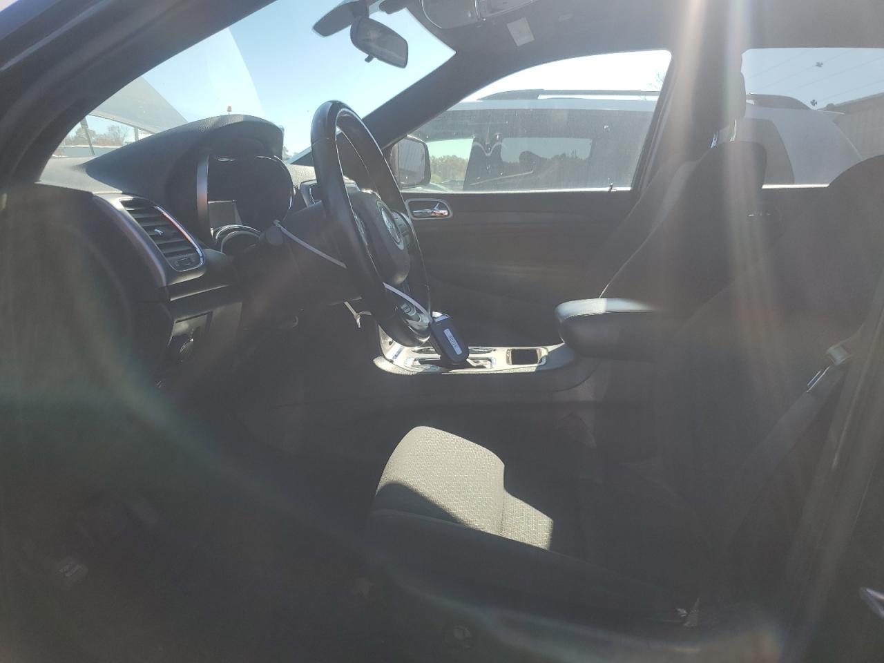 2020 Jeep Grand Cherokee Laredo - Image 7