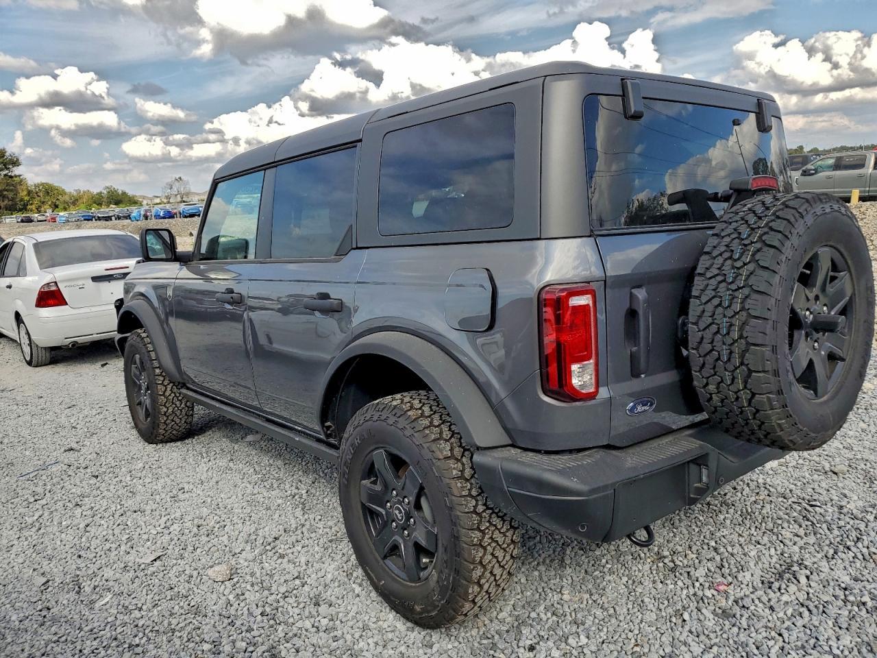 2025 Ford Bronco Big Bend - Image 2