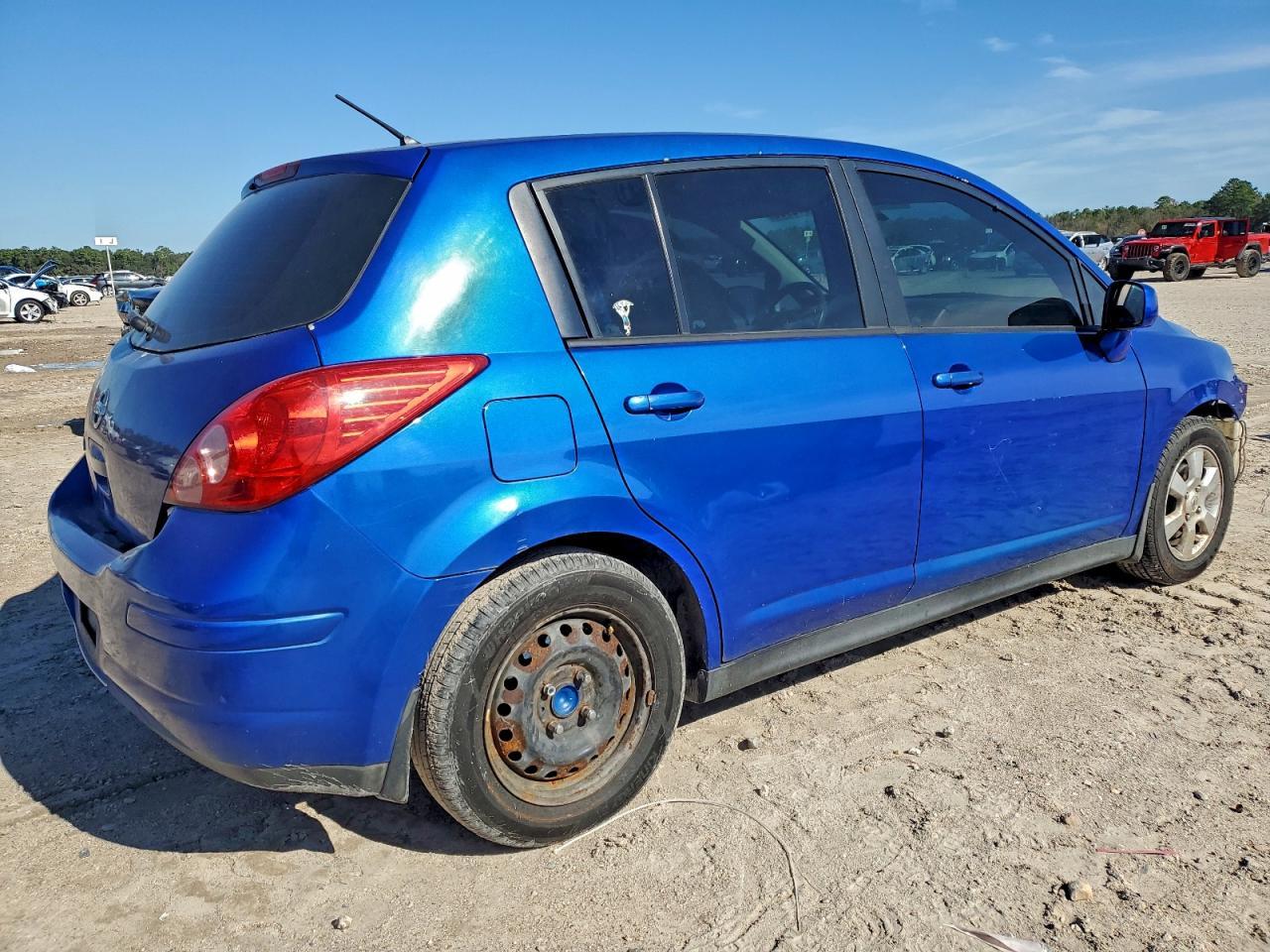 2011 Nissan Versa S - Фото 3