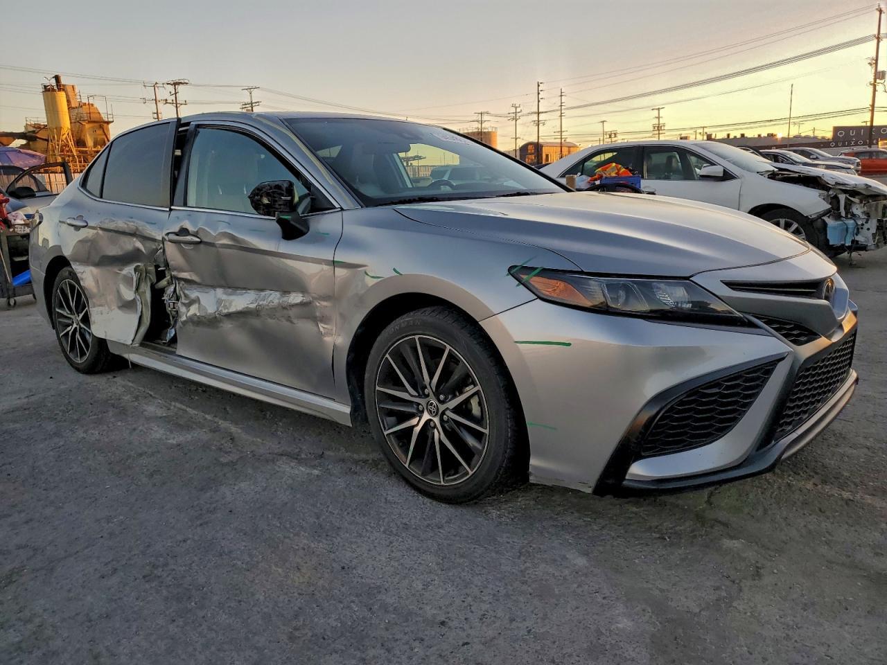 2021 Toyota Camry Se - Image 4