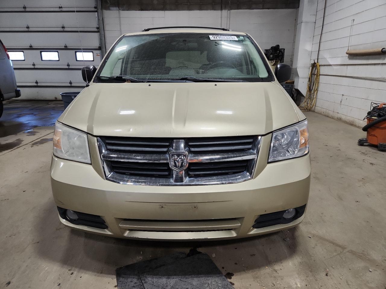 2010 Dodge Grand Caravan Sxt - Image 5