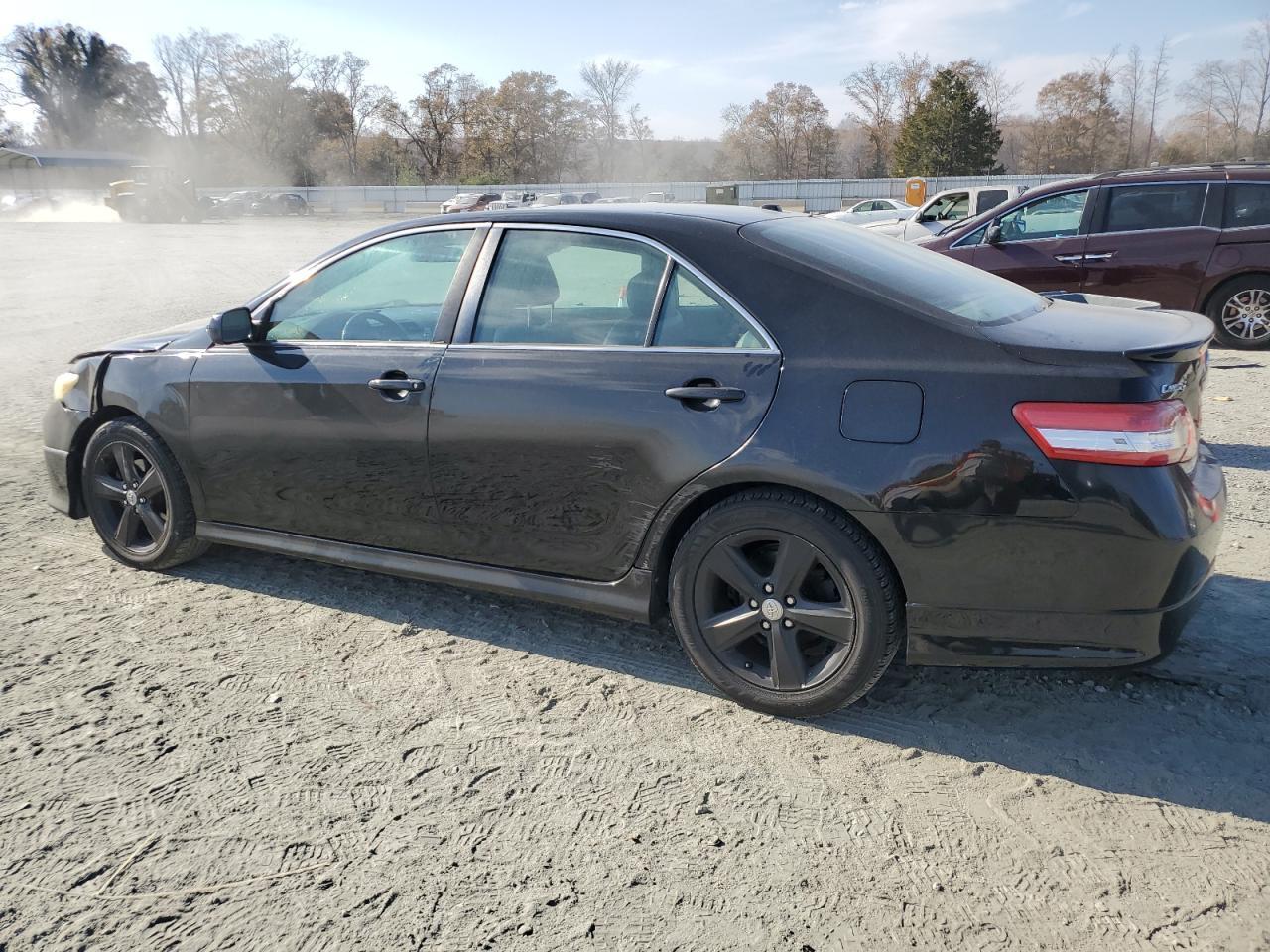 2011 Toyota Camry Base - Фото 2