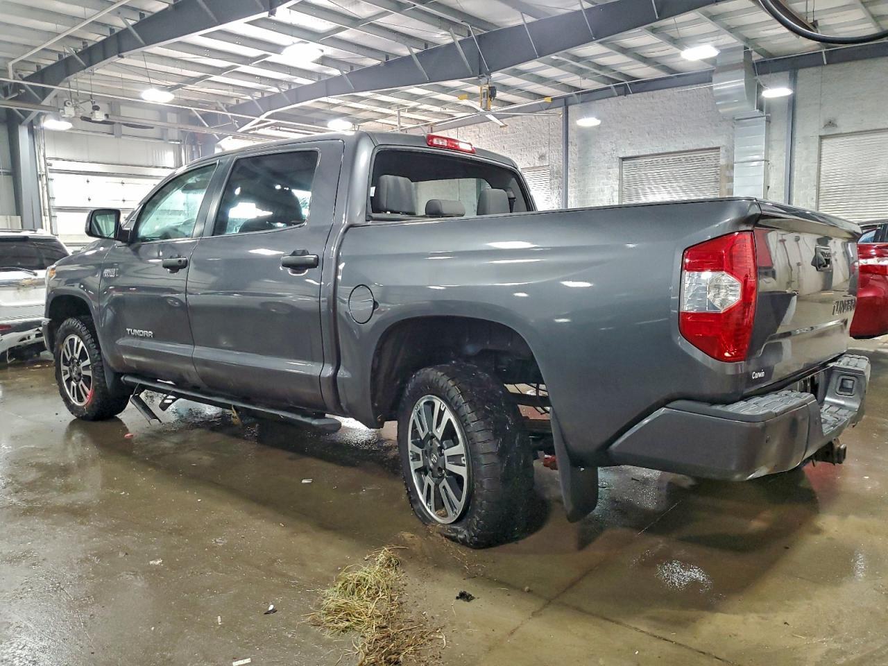 2019 Toyota Tundra Crewmax Sr5 - Image 2