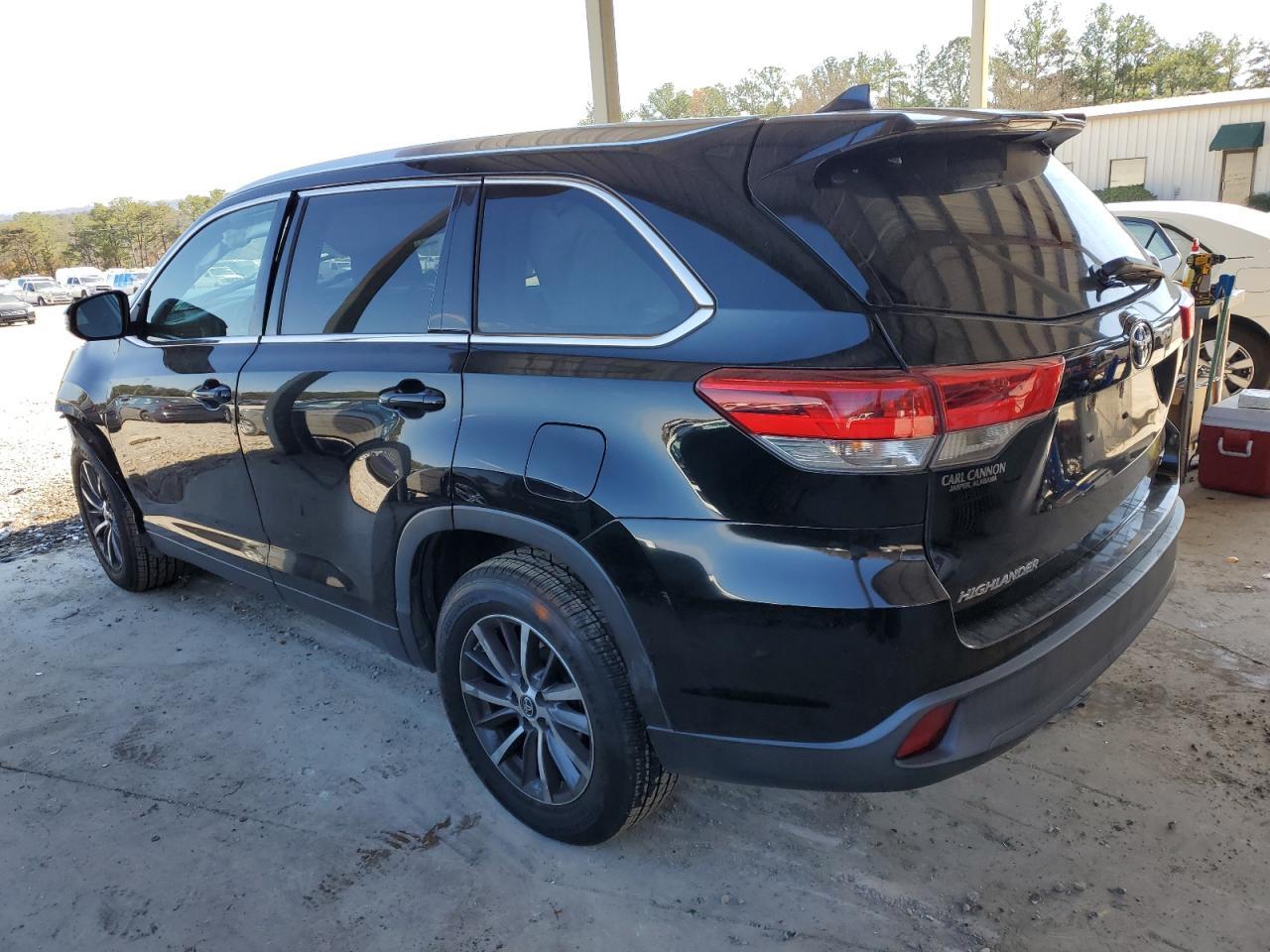 2019 Toyota Highlander Se - Image 2
