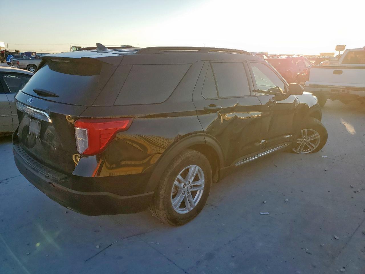 2023 Ford Explorer Xlt - Фото 3