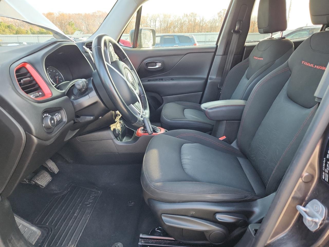 2016 Jeep Renegade Trailhawk - Image 7