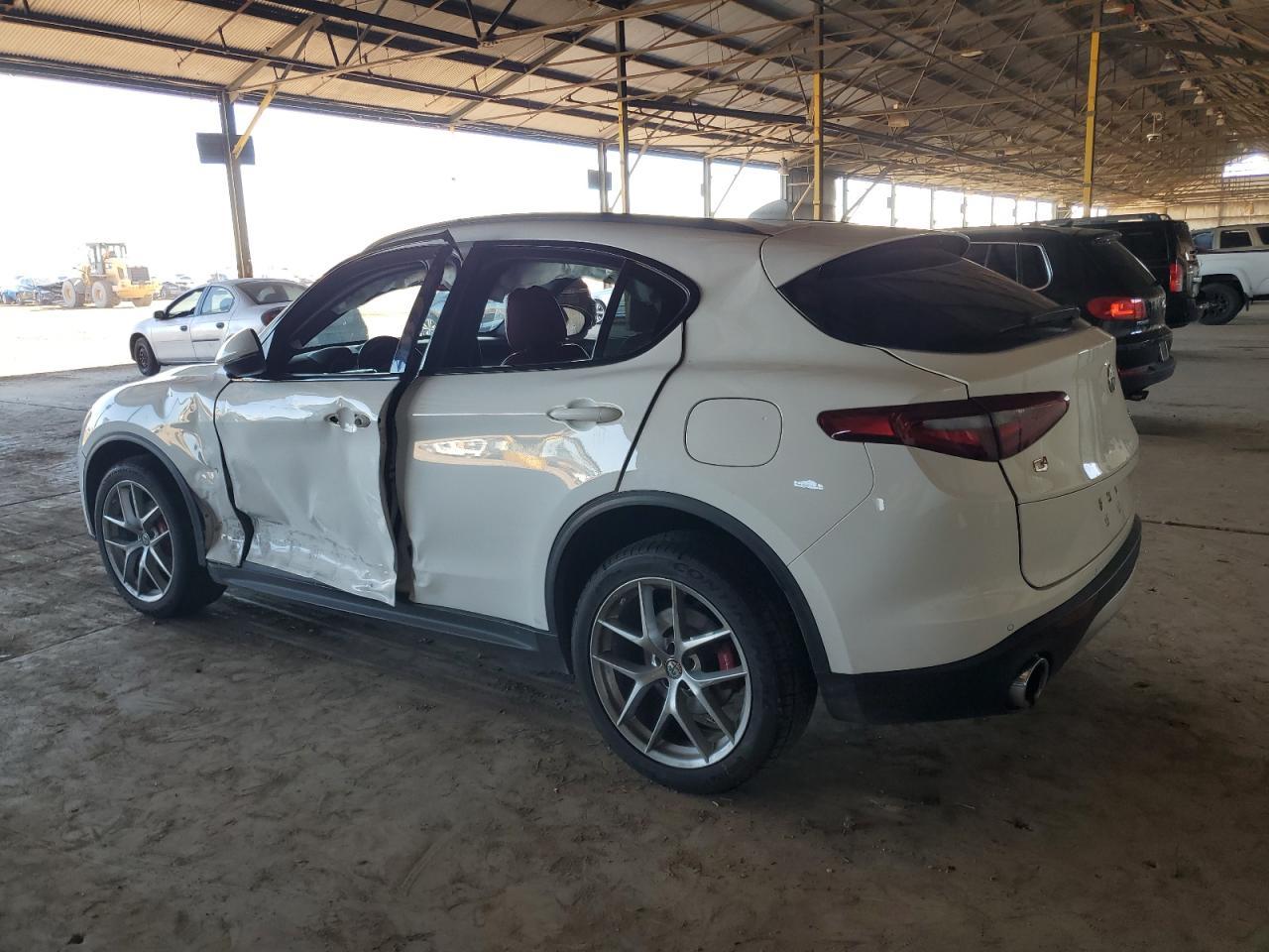 2018 Alfa Romeo Stelvio Ti Sport - Фото 2