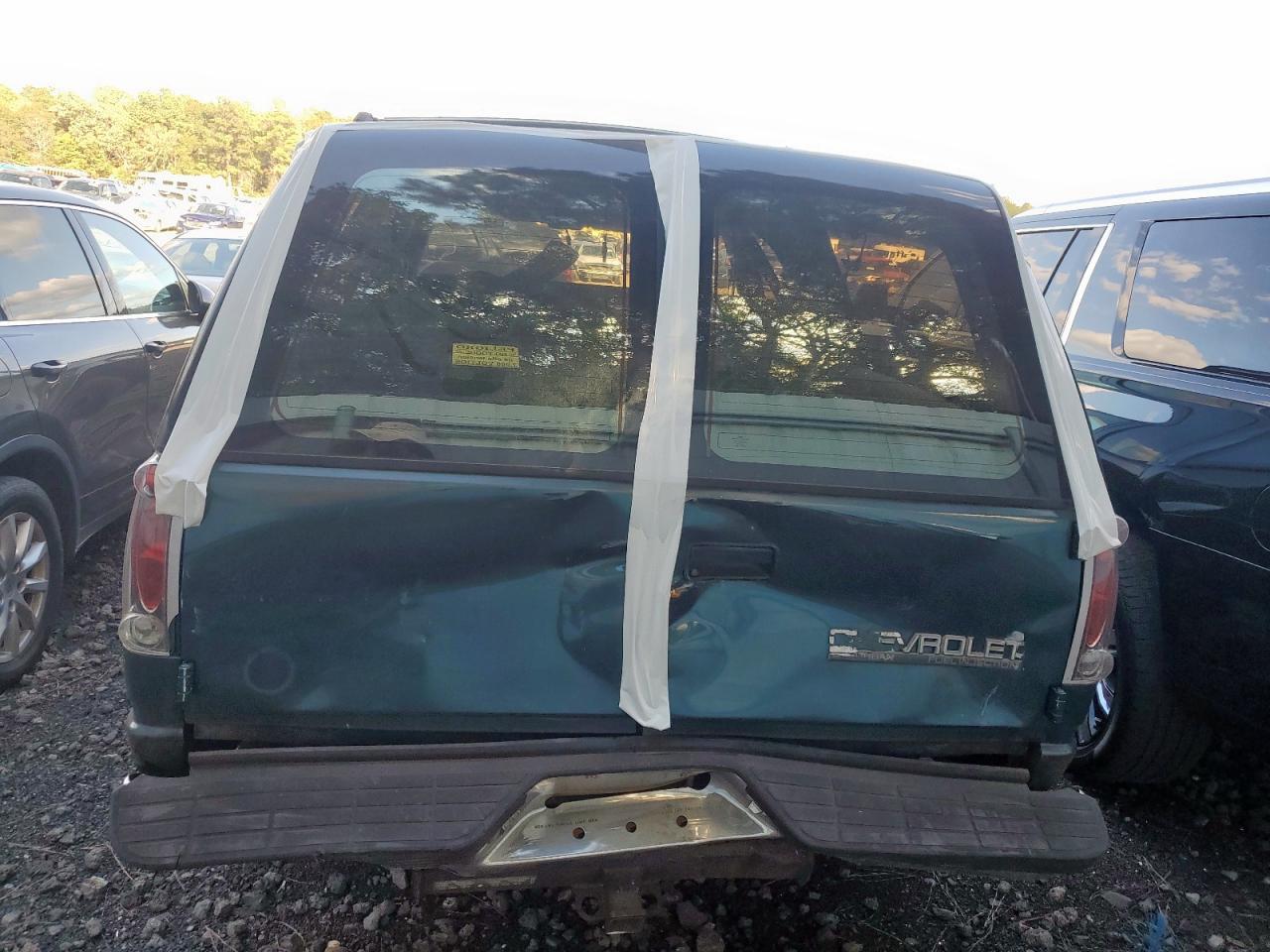 1992 Chevrolet Suburban K1500 - Image 6