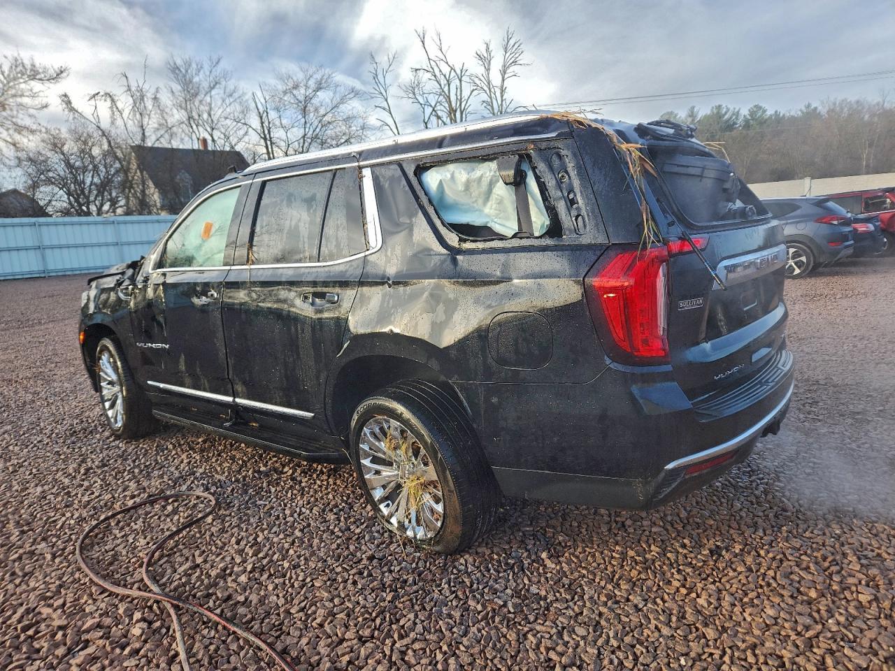 2021 GMC Yukon Slt - Фото 2