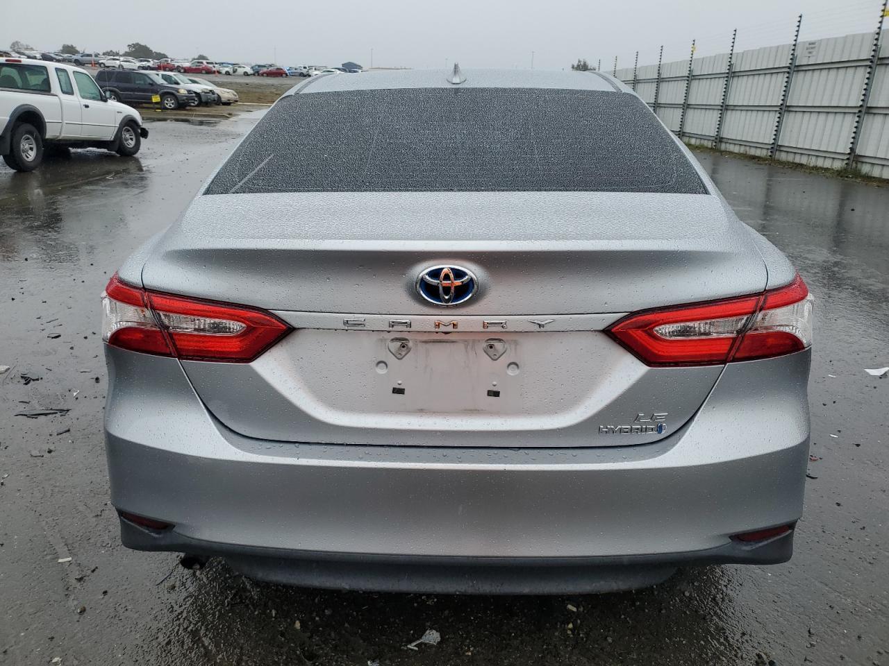 2020 Toyota Camry Le - Фото 6