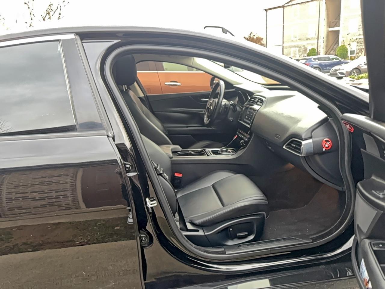 2017 Jaguar Xe - Image 5