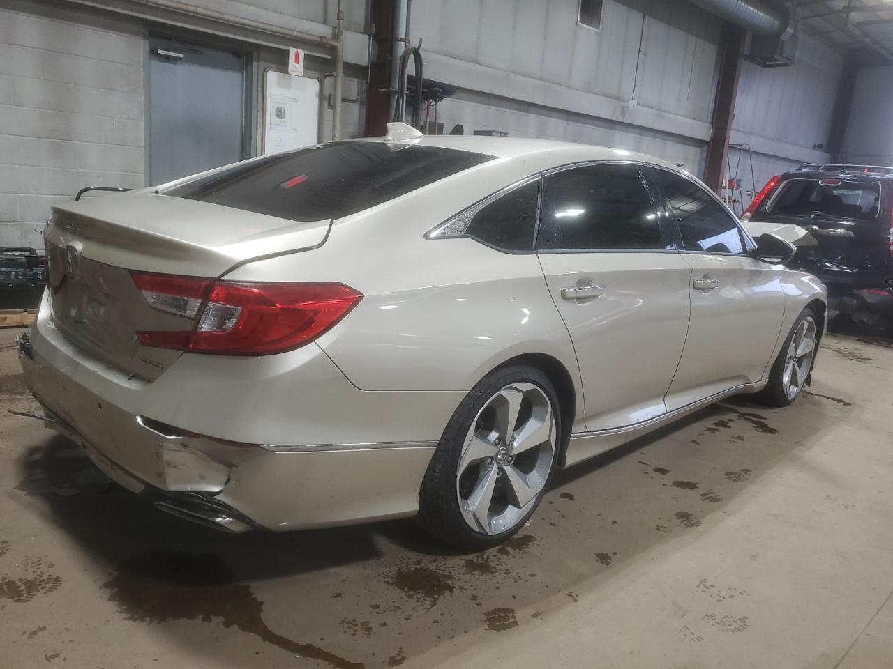 2018 Honda Accord Touring - Фото 3