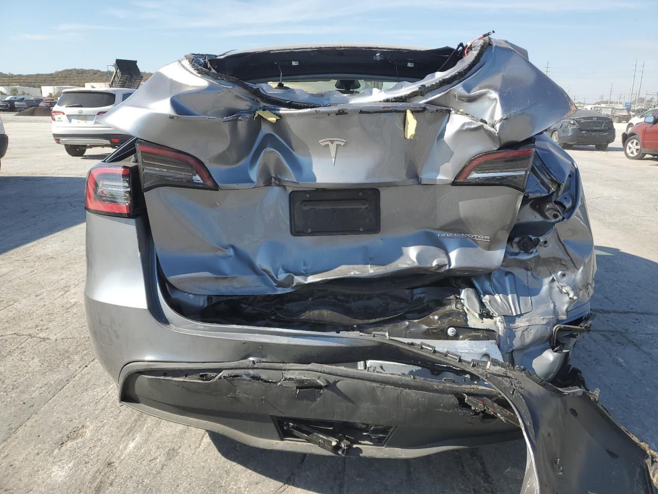 2024 Tesla Model Y - Фото 6