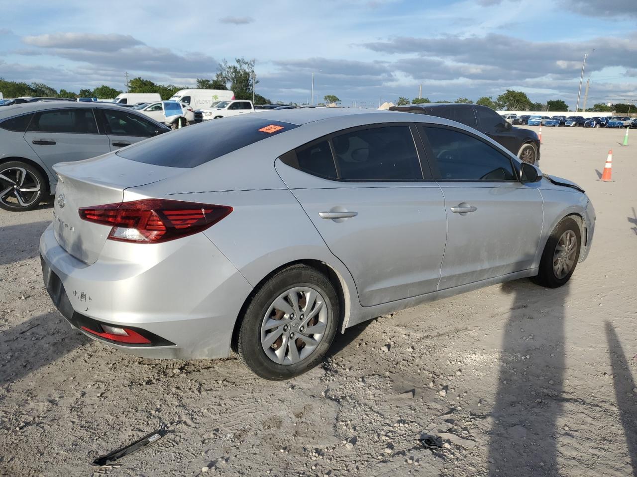 2019 Hyundai Elantra Se - Фото 3
