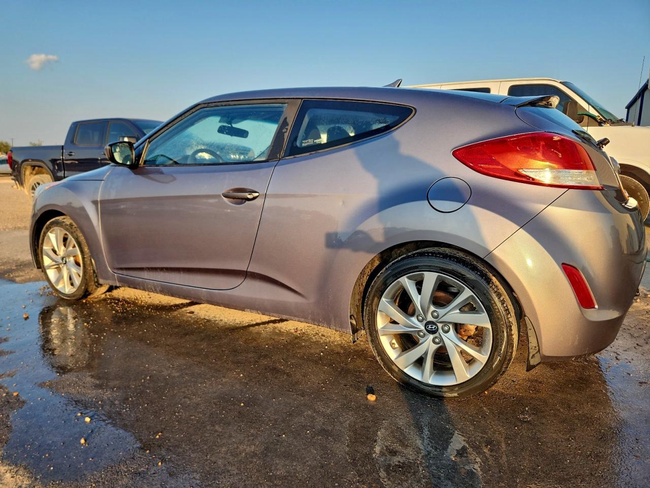 2016 Hyundai Veloster - Image 2