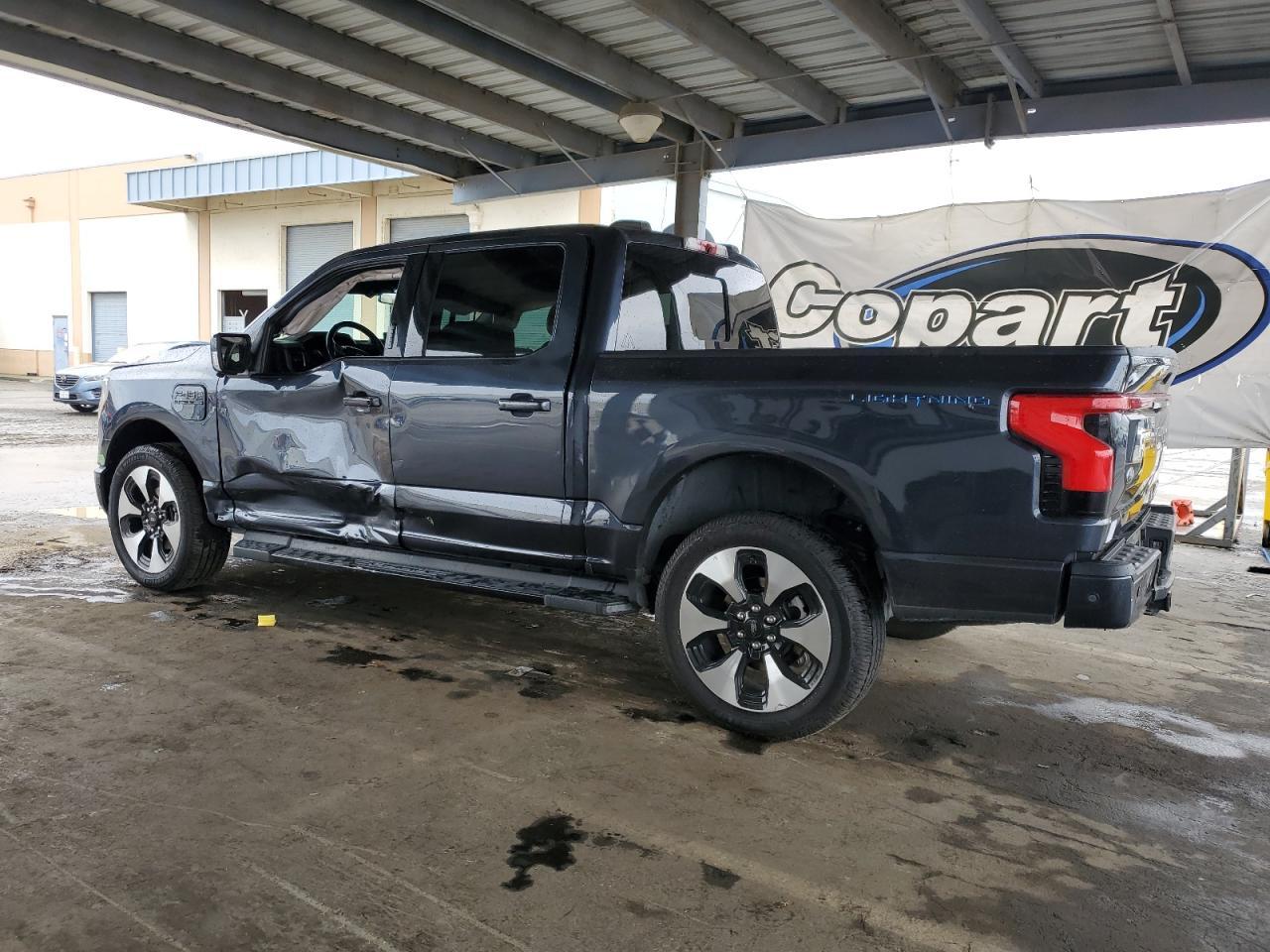 2022 Ford F150 Lightning Pro - Фото 2