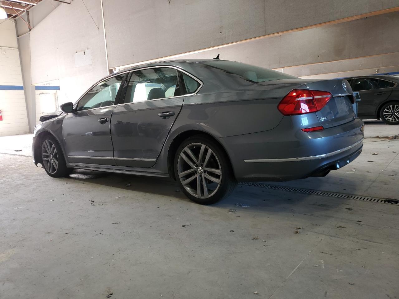 2016 Volkswagen Passat S - Фото 2